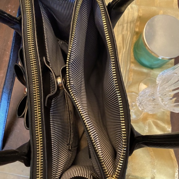 Miztique Black Large Crossbody Bag with Bow - Picture 9 of 11